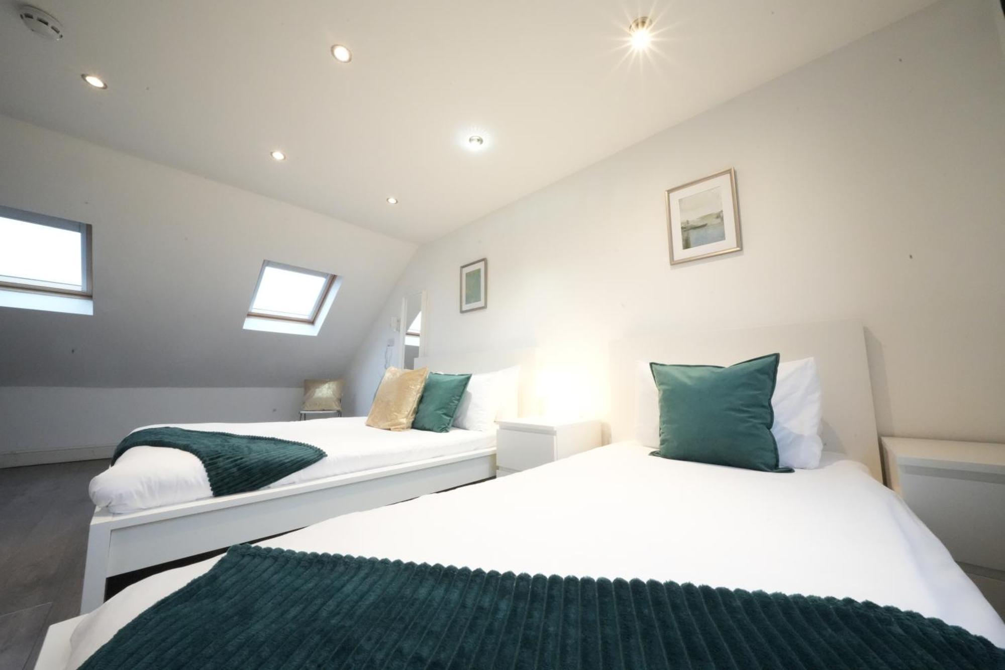 Grand Airport Ensuites Harmondsworth Екстериор снимка