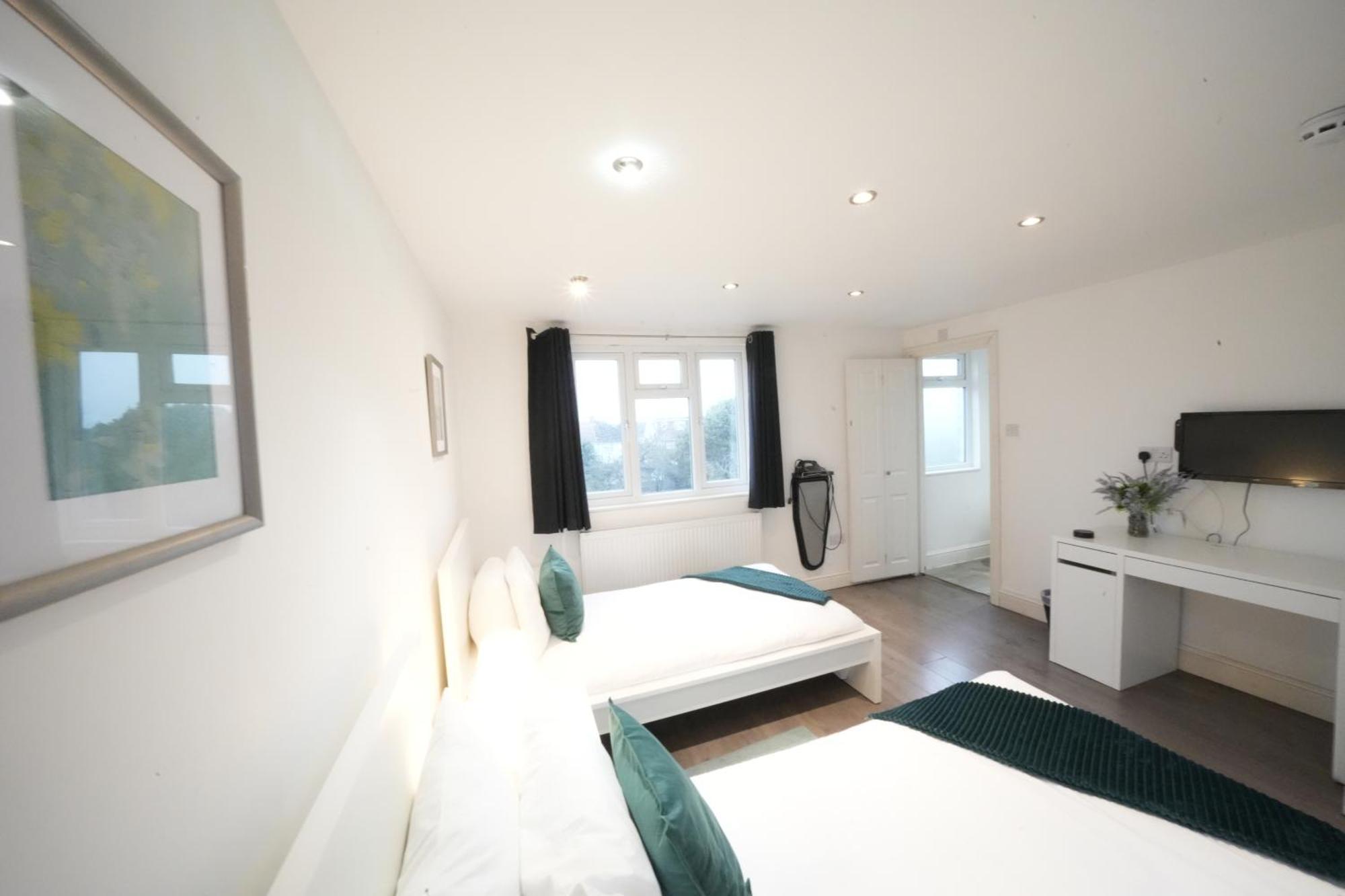 Grand Airport Ensuites Harmondsworth Екстериор снимка
