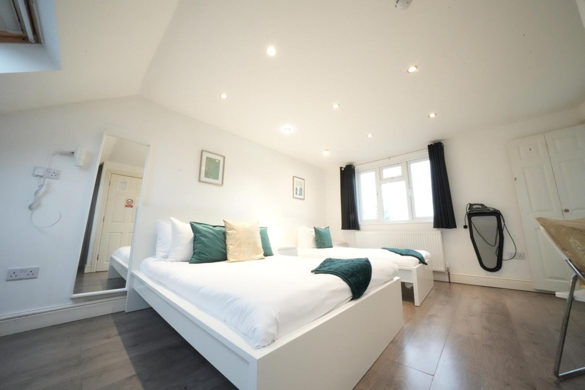 Grand Airport Ensuites Harmondsworth Екстериор снимка