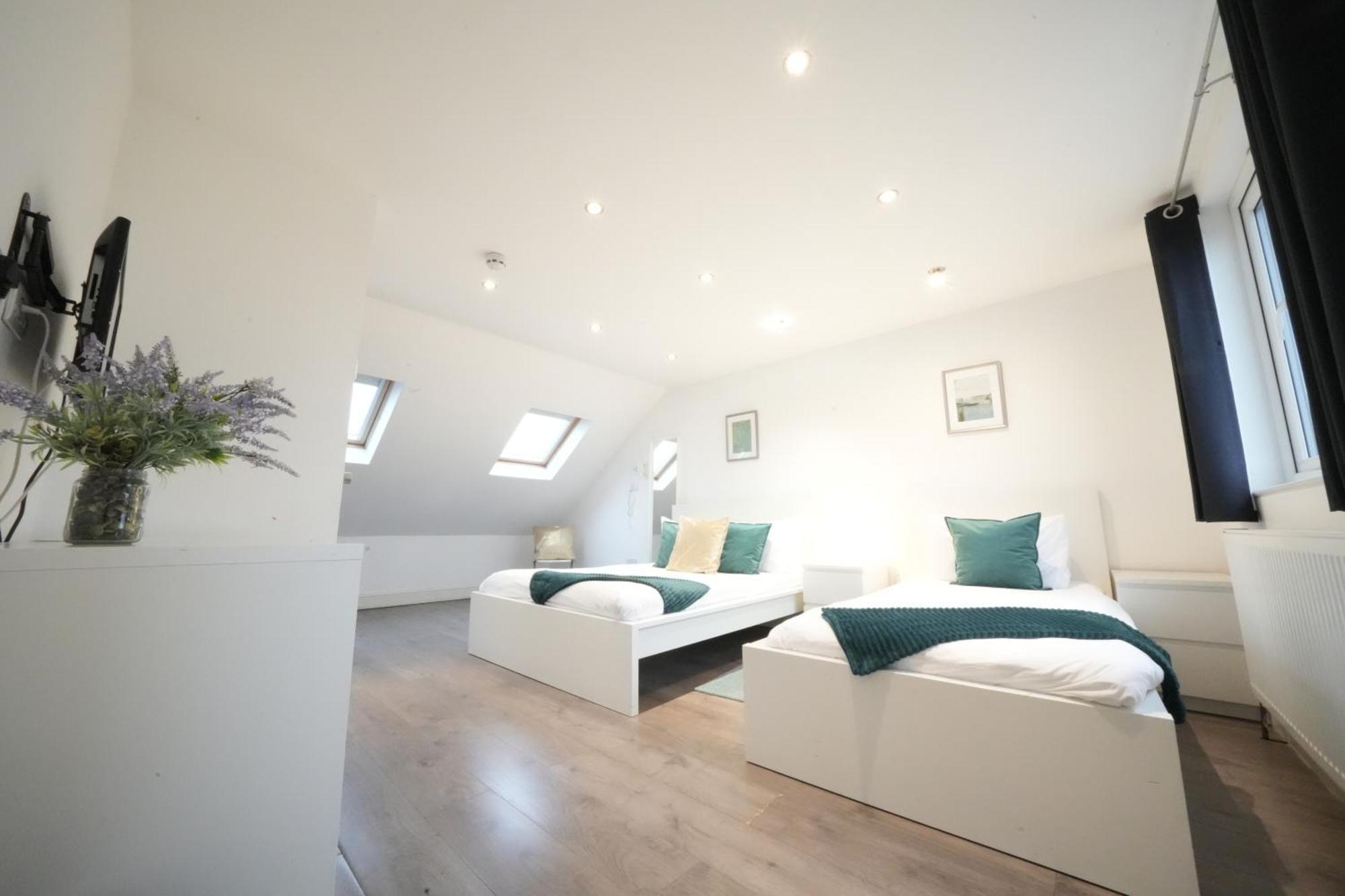 Grand Airport Ensuites Harmondsworth Екстериор снимка