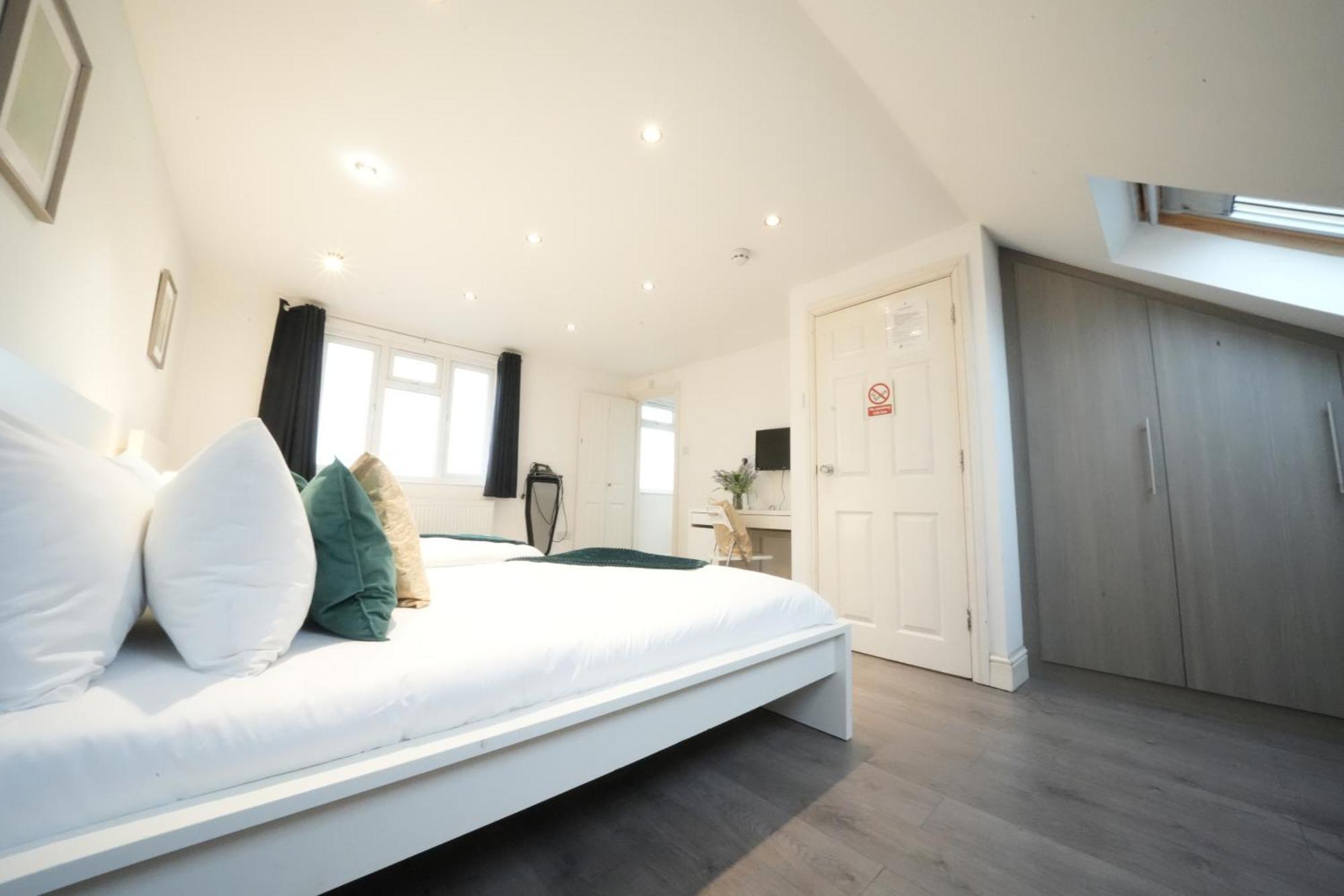 Grand Airport Ensuites Harmondsworth Екстериор снимка