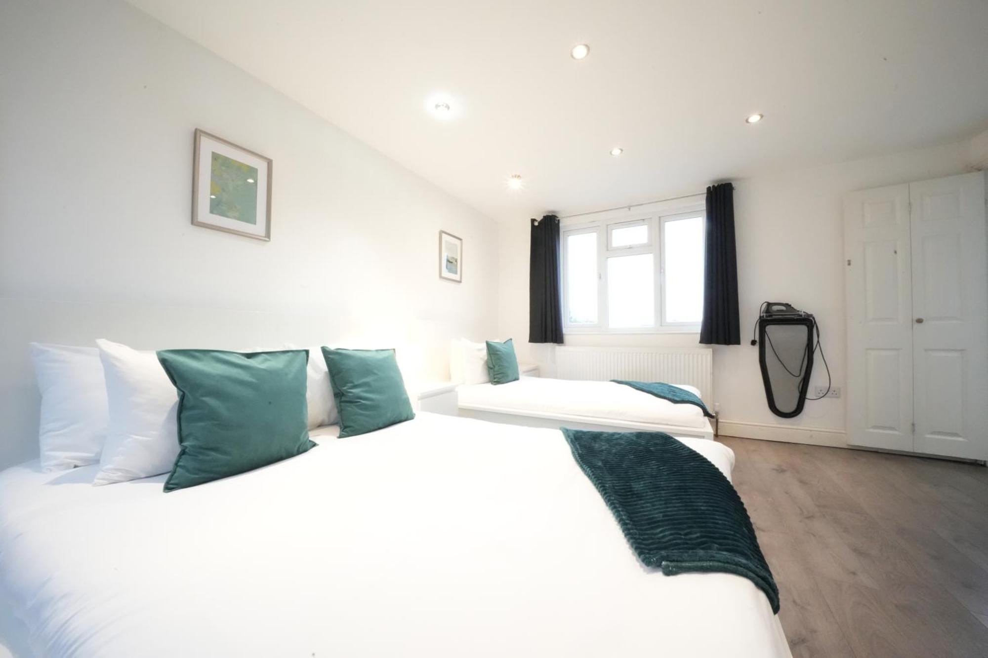 Grand Airport Ensuites Harmondsworth Екстериор снимка