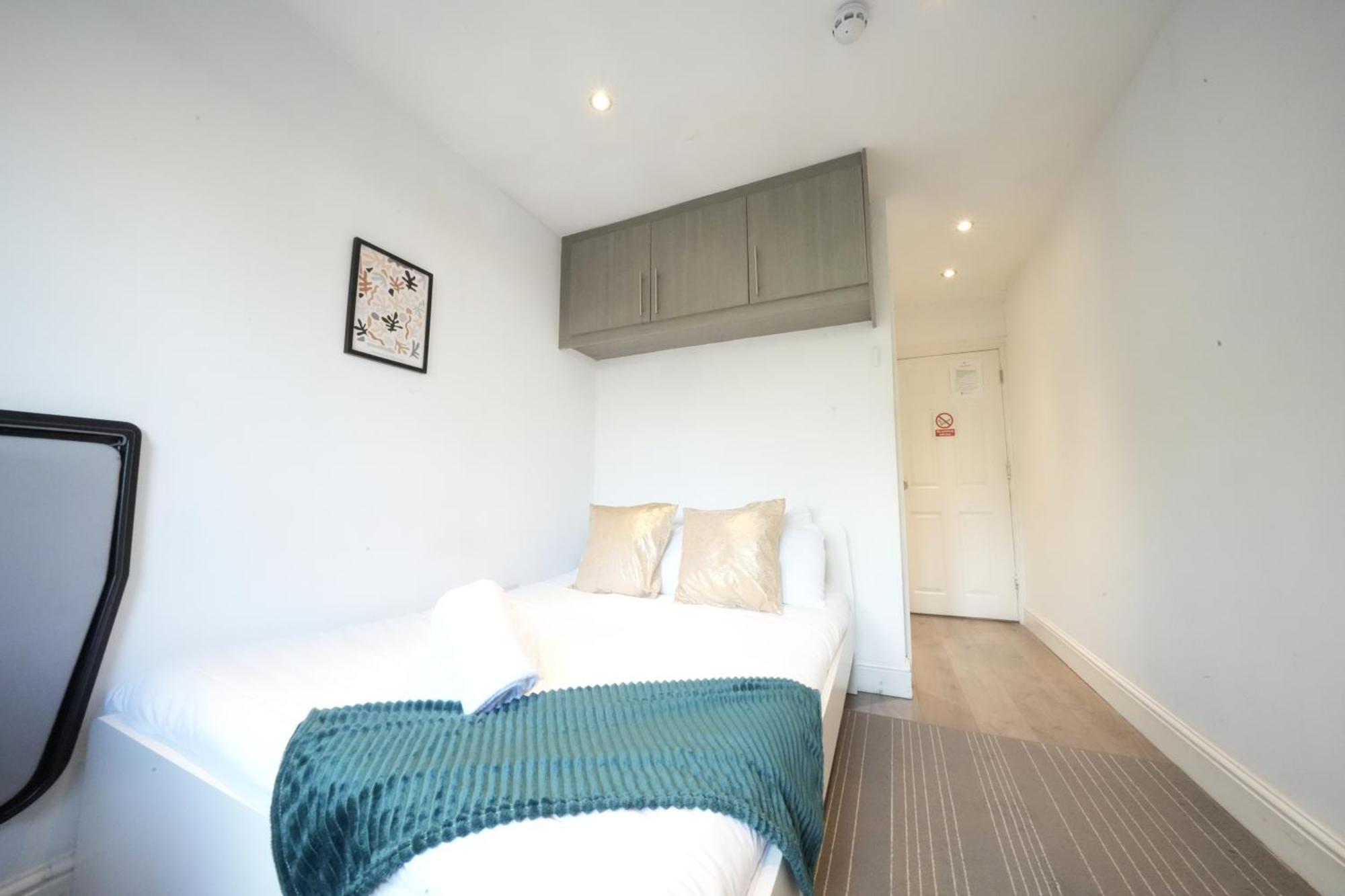 Grand Airport Ensuites Harmondsworth Екстериор снимка